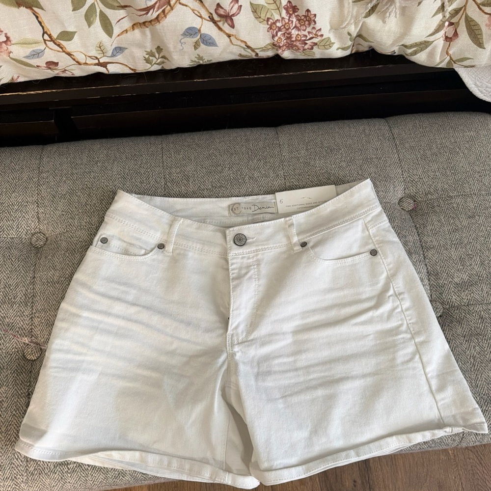 Women's White High-Waist Denim Shorts - Clean Summer Style NWT